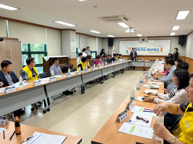 서울 관악구 주민들이 ‘찾아가는 예산 학교’에서 주민 참여 예산제에 대한 강의를 듣고 있다. 관악구 제공