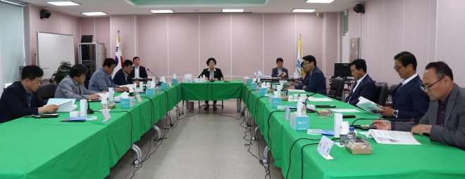 지난 11일 영주에 소재한 풍기인삼연구소와 울진에 있는 환동해산업연구원을 방문한 경북도의회 농수산위원회(위원장 남영숙). 경북도의회 제공