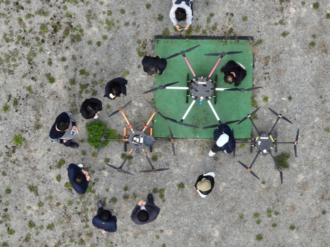 동대문구 공무원들이 백석대 무인항공센터에서 드론 교육을 받고 있다. 동대문구 제공