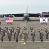北 보란 듯… 美전략폭격기 B-52H 국내 첫 착륙