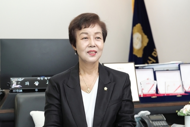 김영미 서울 마포구의회 의장이 지난 17일 의장실에서 서울신문과 인터뷰를 하고 있다. 마포구의회 제공