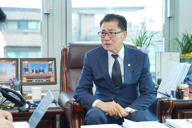 이태인 동대문구의회 의장이 19일 서울신문과 만나 인터뷰를 하고 있다. 동대문구의회 제공