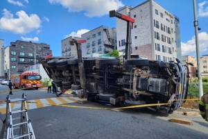 청주서 크레인 전도…운전자 1명 부상