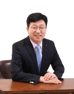 기호4번 김춘성 교수.