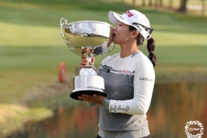 ‘대기만성’ 임진희, 역전 우승으로 KLPGA 시즌 3승…호주교포 이민지, BMW 연장 우승으로 LPGA 통산 10승