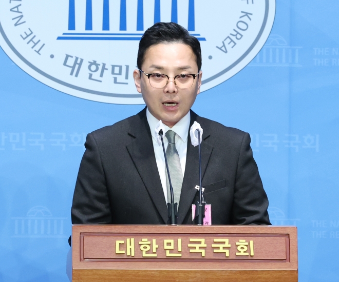 ‘이재명 법카 의혹’ 제보자 조명현, 국감 참석 방해 규탄