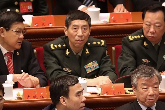 2017년 10월 18일 리상푸(가운데) 당시 장비발전부 부장이 중국 베이징 인민대회당에서 열린 중국 제19차 전국대표대회에 참석해 있다. AP 연합뉴스 자료사진