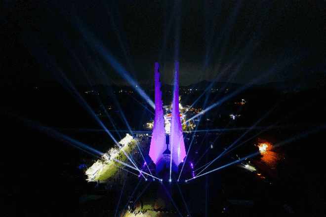 독립기념관 ‘겨레의 탑’에서 펼쳐진 미디어 파사드. 천안시 제공