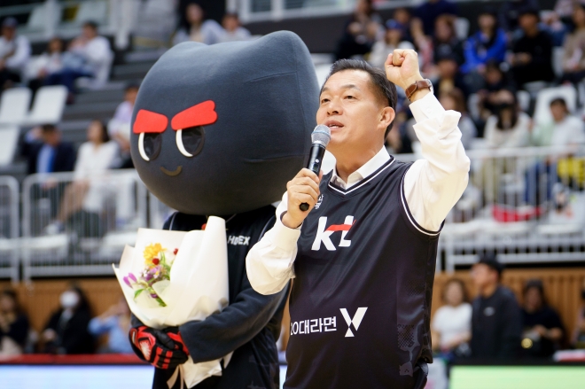 이재준 수원시장이 축사를 하고 있다. 수원시 제공