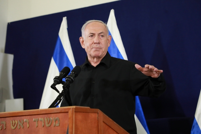 베냐민 네타냐후 이스라엘 총리가 28일(현지시간) 텔아비브에서 기자회견을 열어 “팔레스타인 무장정파 하마스를 상대로 한 지상 군사작전으로 전쟁이 두 번째 단계에 들어섰으며 길고 어려운 전쟁이 될 것”이라고 강조하고 있다. 텔아비브 신화 연합뉴스