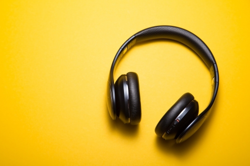 좋아하는 음악을 듣는 것이 통증을 완화하는 데 도움이 된다는 연구 결과가 나왔다.  언스플래쉬 제공