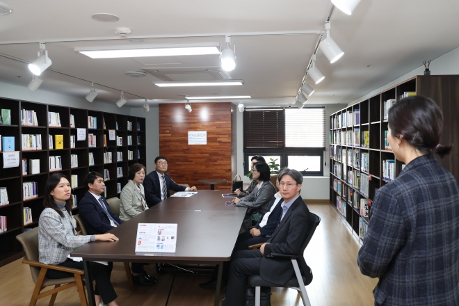 중앙 주거복지센터·용산주거안심종합센터의 운영현황과 청년안심주택 관리운영 실태에 대해 보고 받고 내부시설 등을 점검한 서울시의회 부동산대책 및 주거복지 특별위원회(위원장 임만균)