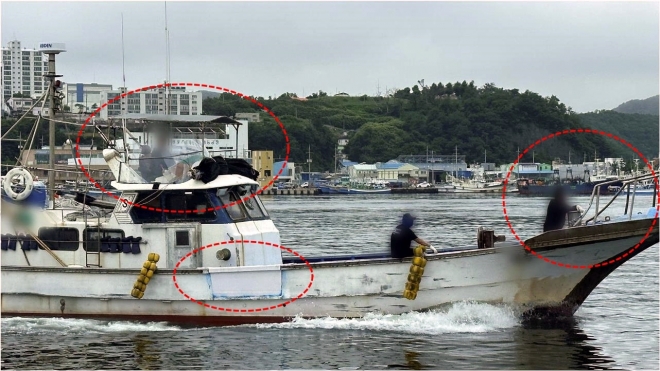 개조한 고래잡이배. 조타실 위쪽에는 망루가, 뱃머리에는 난간이 설치돼 있고 배 측면에 곁문을 만들었다. 포항해경 제공