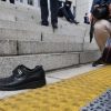 ‘文에 신발 투척’ 60대男 공무집행방해 무죄 확정… “거리 멀었다”