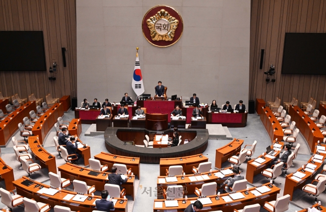 1일 국회 예산결산특별위원회는 서울 여의도 국회에서 2024년도 예산안 및 기금운용 계획안에 대한 공청회가 열리고 있다. 이번 공청회에서는 여야 측 진술인 및 예결위원들이 출석해 정부가 편성한 내년도 예산안(656조9천억원 규모)의 적절성 문제 등을 토론할 예정이다. 2023.11.1 안주영 전문기자