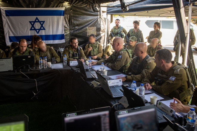 5일(현지시간) 이스라엘군 총참모장 헤르지 할레비 중장이 북부사령부와 작전 점검 중이다. 2023.11.5 이스라엘군