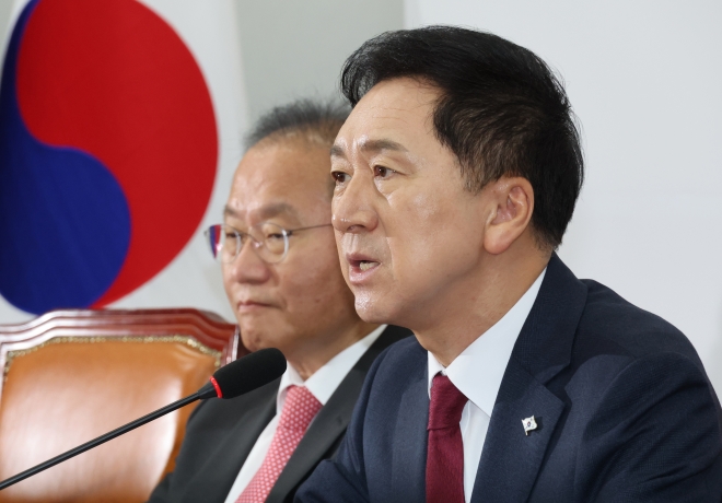 국민의힘 김기현 대표가 6일 국회에서 최고위원회의를 하고 있다. 연합뉴스
