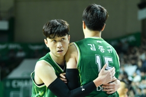 DB 12년 만에 개막 7연승 신바람…정관장, SK까지 잡으면 KBL 신기록