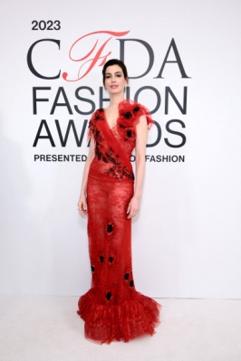 NEW YORK, NEW YORK - NOVEMBER 06: Anne Hathaway attends the 2023 CFDA Fashion Awards at American Museum of Natural History on November 06, 2023 in New York City. Getty AFP 연합뉴스