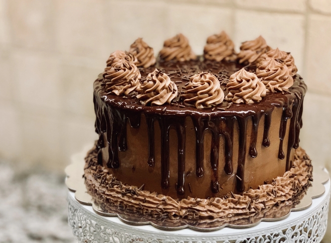 종교적 의식이나 축하의 의미로 만들어진 케이크는 일상에서 먹을 수 있는 빵과 달리 달콤하다는 특징이 있다. 과거에는 특별한 날에만 먹을 수 있었지만 요즘에는 다양한 형태와 맛을 가진 케이크를 일상에서 맛볼 수 있다. 사진은 초콜릿 케이크.