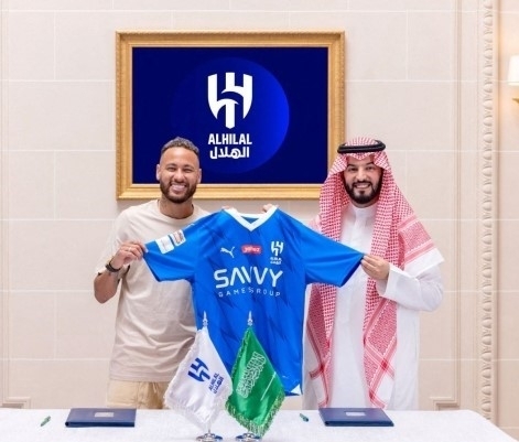 프랑스 프로축구 파리 생제르맹(PSG)에서 사우디아라비아 프로축구 알힐랄로 이적한 네이마르(왼쪽). 알힐랄 홈페이지