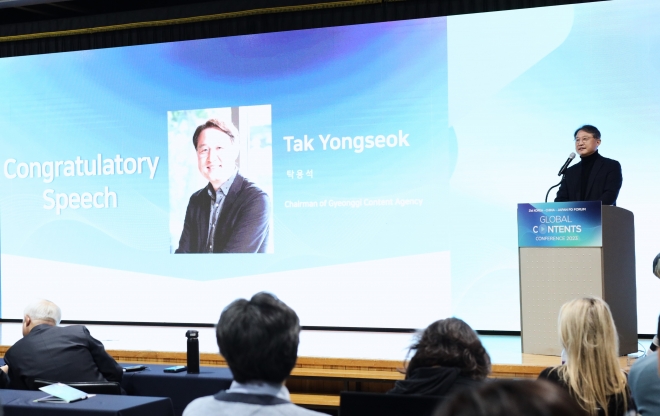 탁용석 경콘진원장이  8일 ‘2023 글로벌 콘텐츠 컨퍼런스&amp;한중일 PD 포럼’ 개막식에서 인사말을 하고 있다.  경콘진  제공