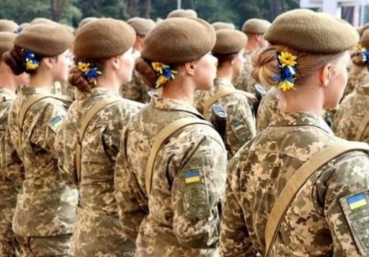 대기중인 우크라이나 여군들의 모습. AP 연합뉴스