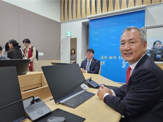 그레이트한강프로젝트 정책 현장 시찰을 위해 서울시청을 방문한 울란바토르시의회 대표단과 이병윤 의원