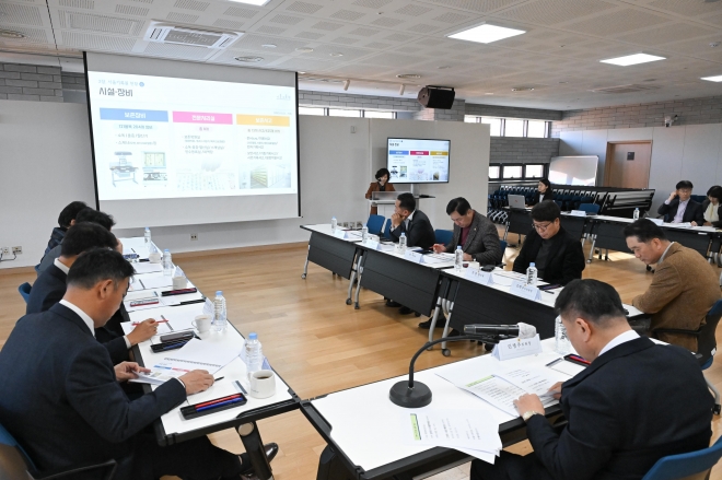 서울시의회 주택공간위원회(위원장 민병주)는 지난 10일 은평구에 있는 서울기록원(원장 고경희)을 방문해 현장확인감사를 실시했다.