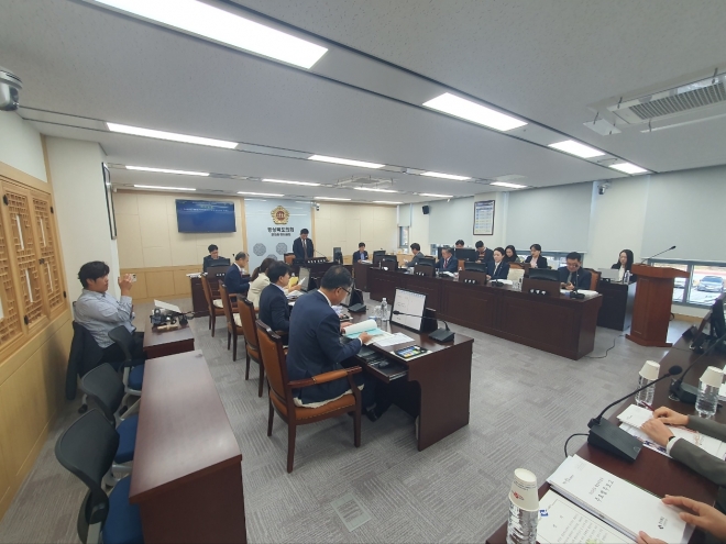 지난 10일 보건환경연구원에 대한 행정사무감사를 실시한 경북도의회 문화환경위원회(위원장 김대일). 경북도의회 제공