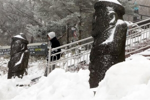 [포토] 제주 한라산 10.7㎝ 눈 펑펑…탐방로 통제