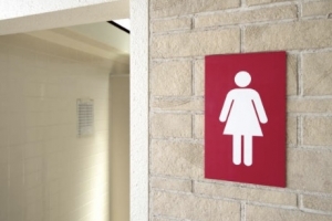 “평소 취미”…교복입고 여장한 채 女화장실 배회한 40대男