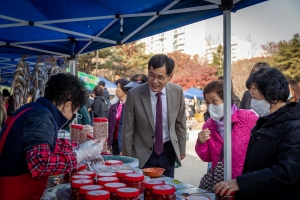 고물가에 김장 포기? 양천 직거래장터 가면 장바구니 두둑