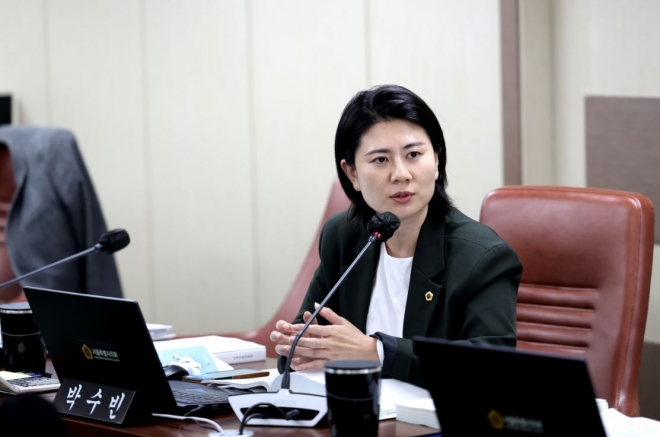 지난 14일 2023 감사위원회 행정사무감사에서 질의하는 박수빈 의원