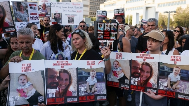 하마스는 지금까지 이들 가운데 이스라엘 국민 2명과 미국인 모녀 2명을 석방했으나, 이스라엘 측 공습과 지상전 때문에 추가 석방을 할 수 없다고 주장하고 있다. AP 연합뉴스