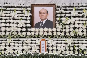 전두환 ‘북녘땅 보이는 전방’ 4년째 장지 못 구해…“연희동 자택 봉안 검토”