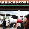 미국 스타벅스 220개 매장 조합원들, 일년 중 가장 바쁜 날 파업