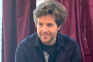 “덱스 카비, 32세 젊은 나이에 사망…여자친구가 발견”