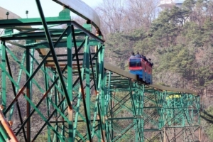 광주 무등산 모노레일 멈춰서…2시간 넘게 ‘허공에’