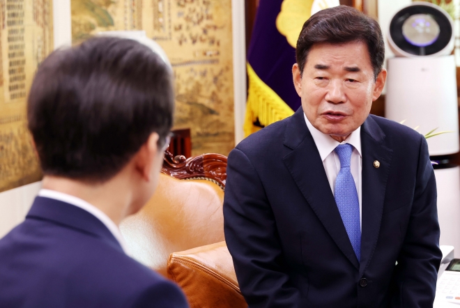 김진표(오른쪽) 국회의장