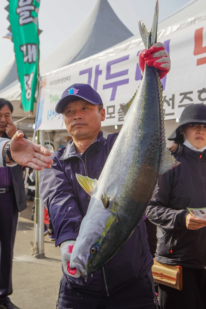 2019년 최남단 방어축제때 경매 모습. 최남단방어축제위원회 제공