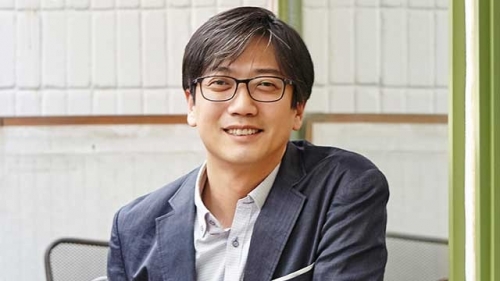 2023 올해의 출판인 본상을 받은 김형보 어크로스출판그룹 대표