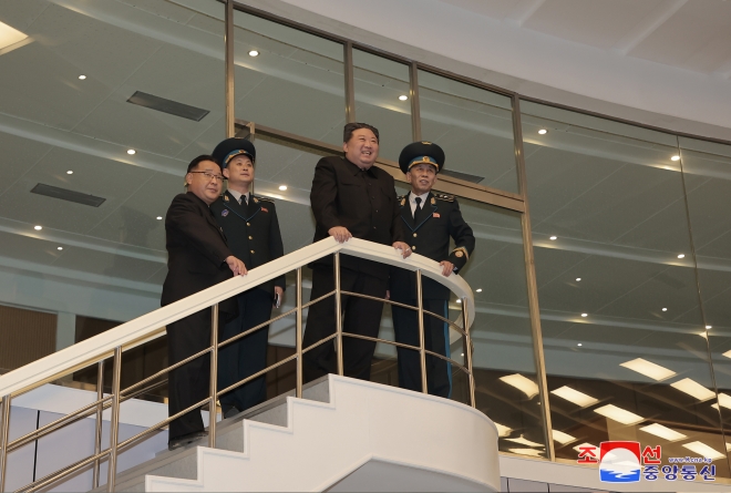 북한 김정은, 국가항공우주기술총국 평양종합관제소 방문