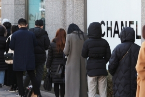 “구경하려면 이름·전화·생일·주소 적어라”…과태료 받은 샤넬