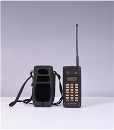 이동무선전화장치 SH-100 s형  여주 시립폰박물관 제공
