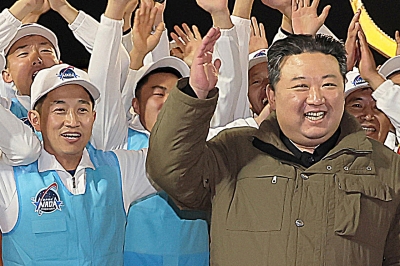 국정원 “김정은 몸무게 역대 최고 140kg…해외 치료제 찾아”(종합)