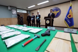 ‘마약 24㎏’ 몸에 감고 세관 통과…인천공항 직원 비호 있었다