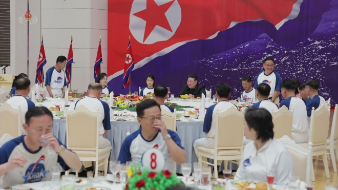 북한, 정찰위성 발사 성공 자축 연회