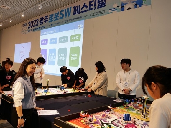 광주교육연구정보원이 최근 국립아시아문화전당 어린이문화원 다목적홀에서 ‘2023 광주 로봇 SW 페스티벌’을 개최했다. 광주교육연구정보원 제공