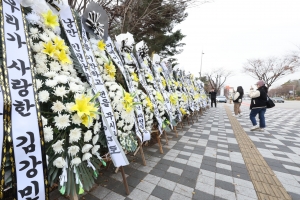 김강민 이적에 뿔난 SSG 팬들 ‘인천야구 죽었다’ 근조화환 보내